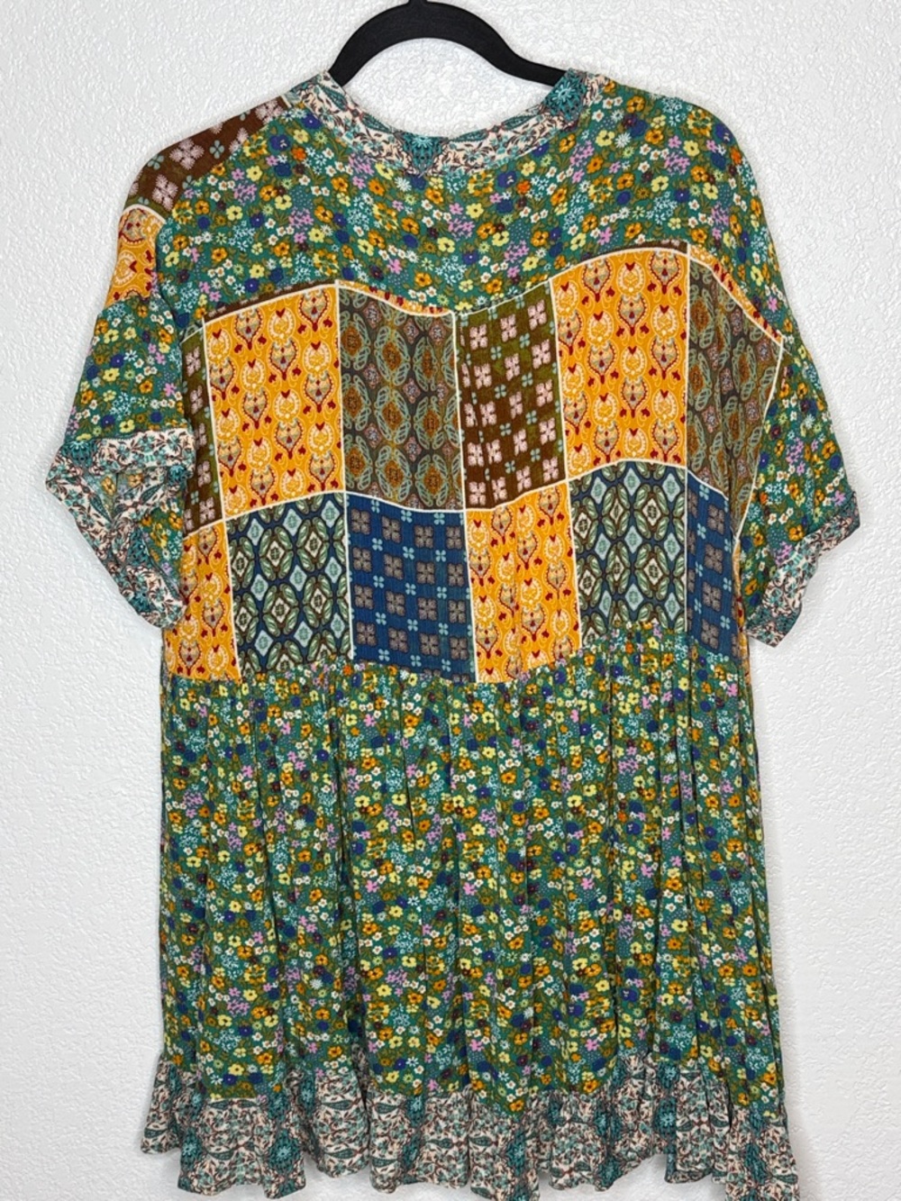 Easel Mixed Floral Patchwork Crinkle Tunic Top Size 1X Boho Hippie 70s Vibes - Picture 2 of 6